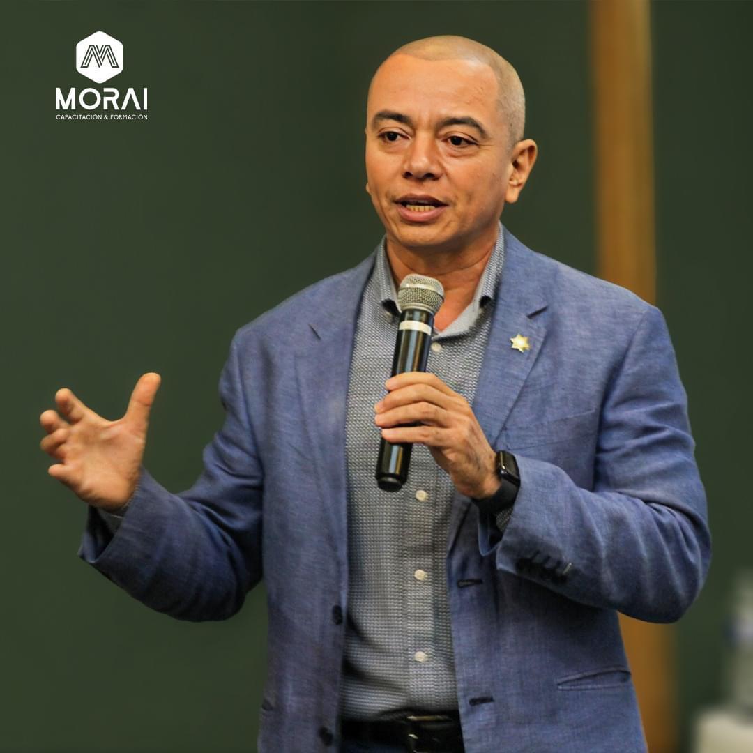 Dr. Julián Aguilar